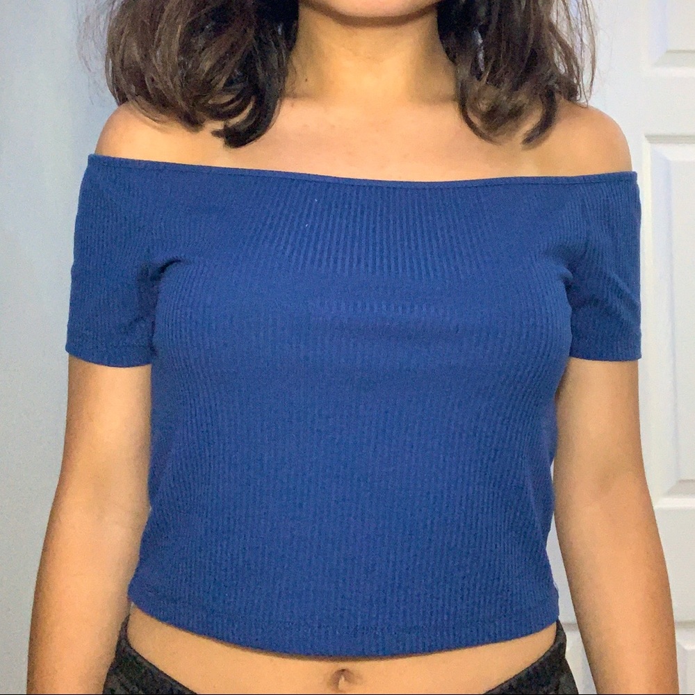 OFF THE SHOULDER CROP TOP